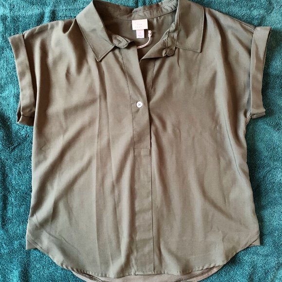 Green Button-Down Short-Sleeved Blouse - Picture 1 of 4